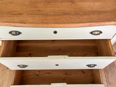 Antike Kommode mit drei Schubladen | Kreidefarbe Forest Beige | Paint of Walinoon