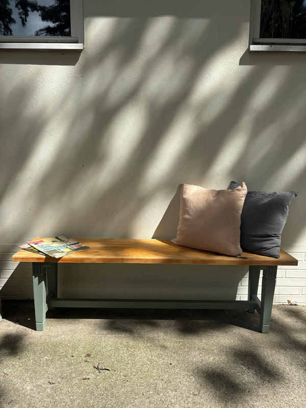 Lange Sitzbank aus Holz | Olive Outdoor | Painting the Past