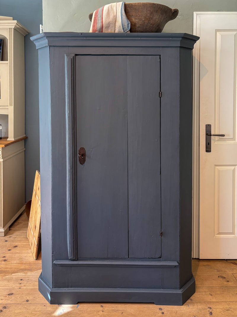 Alter Bauernschrank | Kreidefarbe Smoke | Paint of Walinoon