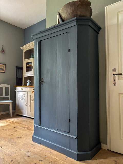Alter Bauernschrank | Kreidefarbe Smoke | Paint of Walinoon