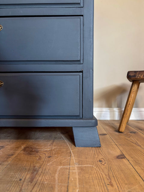 Kleine Vintage Kommode | Kreidefarbe Smoke (dunkelblau/grau)