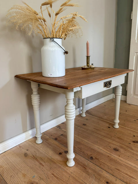 Kleiner niedriger Beistelltisch / Konsole | Kreidefarbe Sandy Grey | Paint of Walinoon