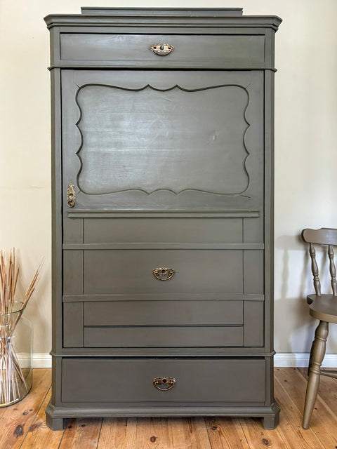 Antiker Kleiderschrank / Blender | Kreidefarbe Raw Umber | Painting the Past
