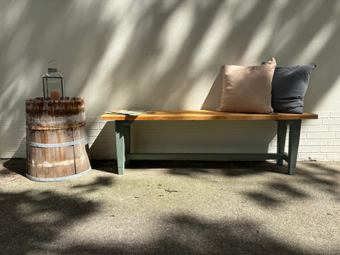 Lange Sitzbank aus Holz | Olive Outdoor | Painting the Past