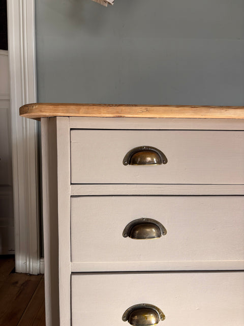 Vintage Weichholz-Sideboard/Kommode mit Naturholzplatte | Kreidefarbe Tundra (dunkelbeige) - Weingärtners Genusshandwerk