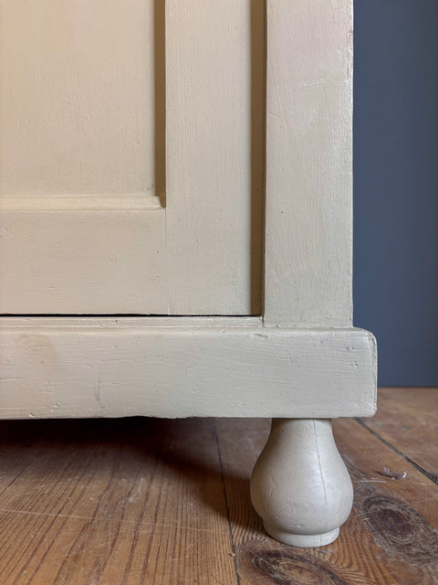 2er Paar Dänische Nachttische mit Marmorplatte | Kreidefarbe Taupe