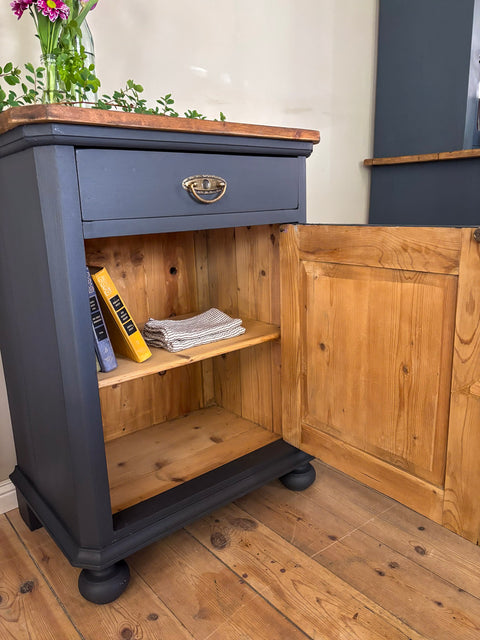 Kleiner Vintage Schrank | Deep Sea Kreidefarbe | Nachttisch & Beistelltisch