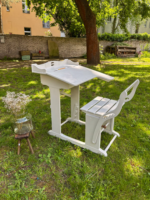 Alter Schulschreibtisch um 1900 | Kreidefarbe Pale Mist | Paint of Walinoon