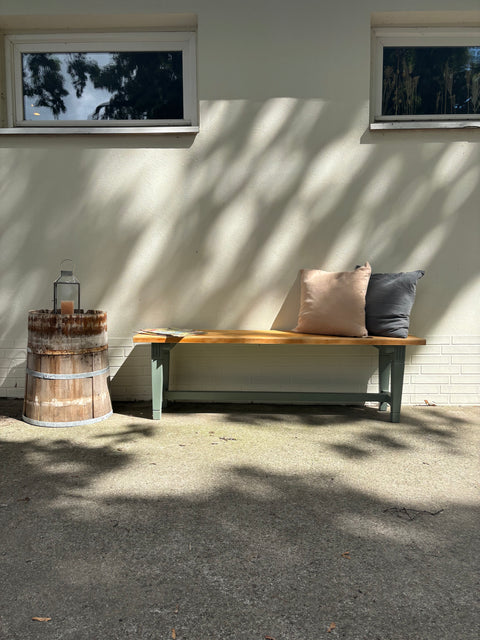 Lange Sitzbank aus Holz | Olive Outdoor | Painting the Past