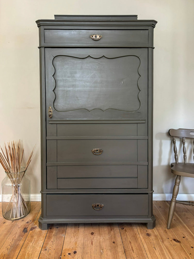 Antiker Kleiderschrank / Blender | Kreidefarbe Raw Umber | Painting the Past