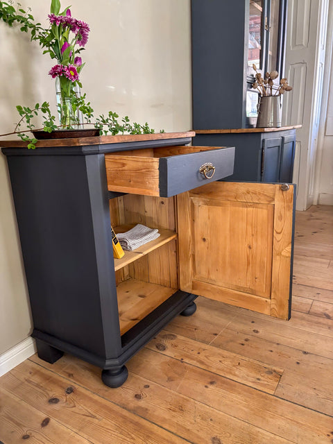 Kleiner Vintage Schrank | Deep Sea Kreidefarbe | Nachttisch & Beistelltisch