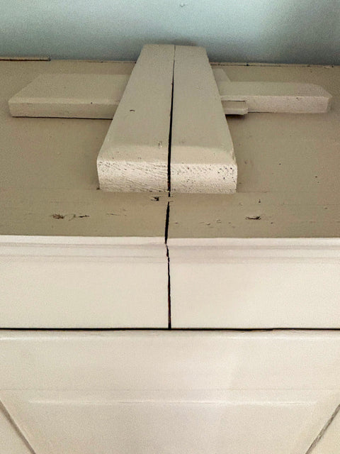 Antiker Hochzeitsschrank / Kleiderschrank | Kreidefarbe Willow Bark | Paint of Walinoon