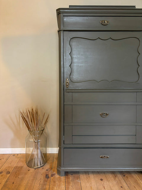 Antiker Kleiderschrank / Blender | Kreidefarbe Raw Umber | Painting the Past