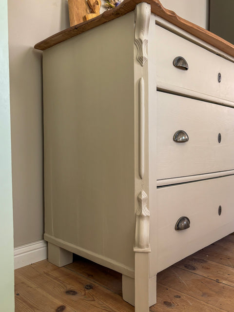 Antike Kommode mit drei Schubladen | Kreidefarbe Forest Beige | Paint of Walinoon