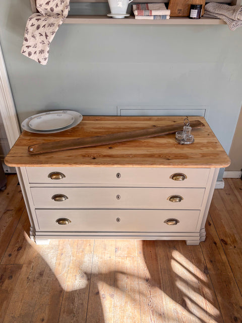 Vintage Weichholz-Sideboard/Kommode mit Naturholzplatte | Kreidefarbe Tundra (dunkelbeige) - Weingärtners Genusshandwerk