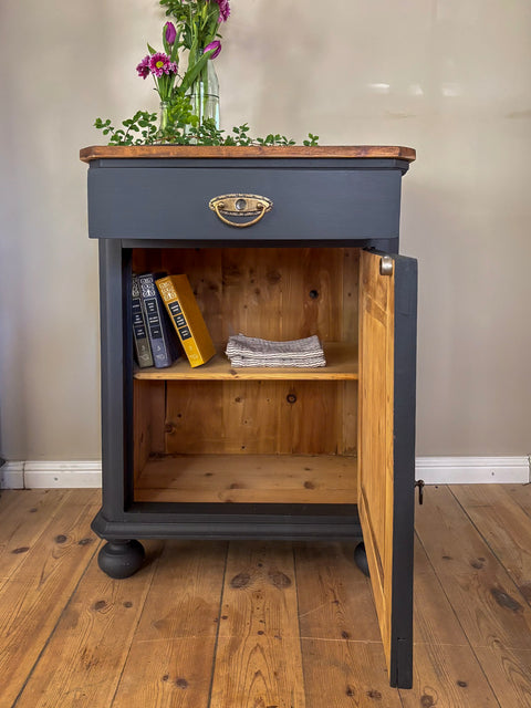 Kleiner Vintage Schrank | Deep Sea Kreidefarbe | Nachttisch & Beistelltisch