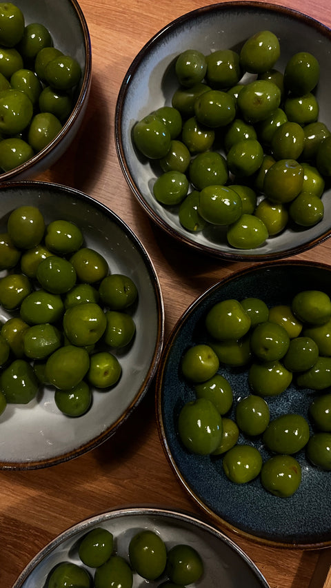 Grüne große italienische Oliven mit Stein in Salzlake 580g