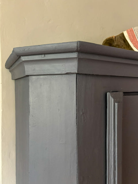 Alter Bauernschrank | Kreidefarbe Smoke | Paint of Walinoon