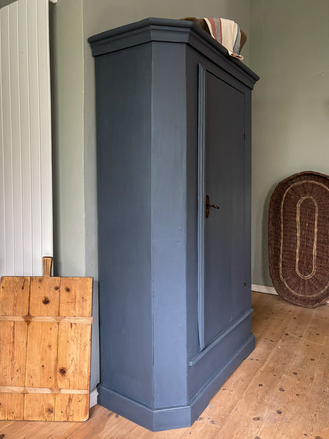 Alter Bauernschrank | Kreidefarbe Smoke | Paint of Walinoon