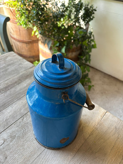 Alte Emaille Milchkanne Babyblau