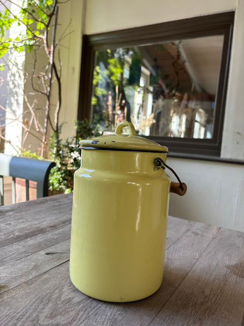Alte Emaille Milchkanne Gelb