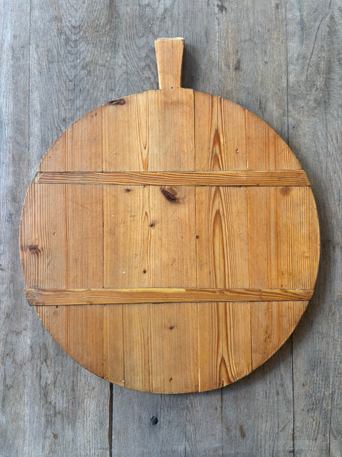 Vintage Holzbrett – großes rundes Brett mit Griff Ø ca. 56,5 cm - Weingärtners Genusshandwerk