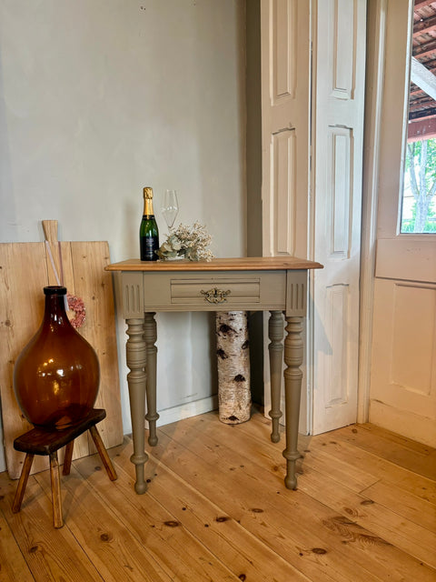 Dänischer vintage Beistelltisch | Kreidefarbe drab (grün-grau-braun)