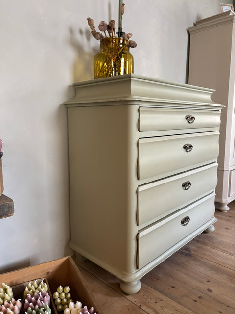Dänische Antik Vintage Kommode | Kreidefarbe Gooseberry (hellgrün) - Weingärtners Genusshandwerk