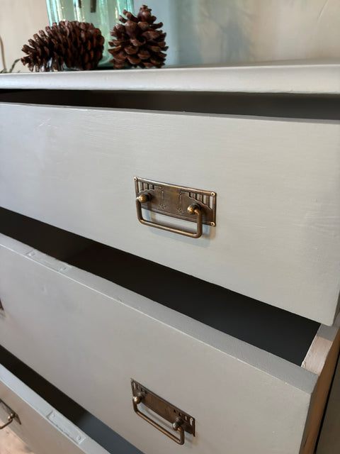 Antike Vintage Kommode | Kreidefarbe Die Moldau (graublau)