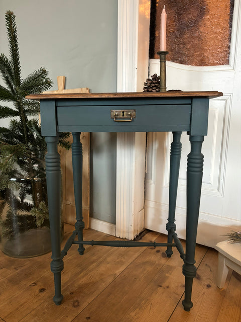 Dänischer Vintage Beistelltisch/Konsolentisch | Kreidefarbe Baroness (blaugrün)
