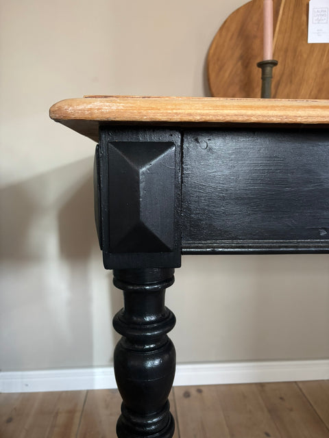 Vintage Holztisch mit matt lackierter Platte (126x71,5cm) | Midnight Black (schwarz)