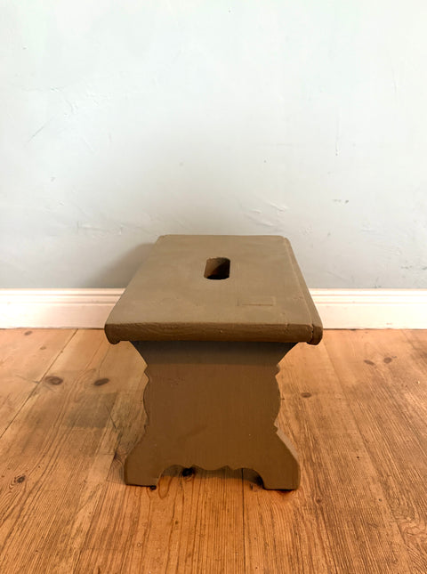 Vintage-Holzschemel/Hocker – Drab (grün-braun)