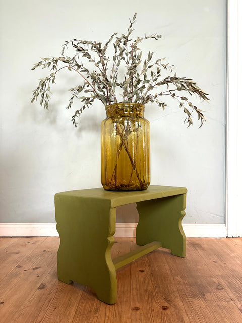 Vintage-Holzschemel – Matcha (grün)