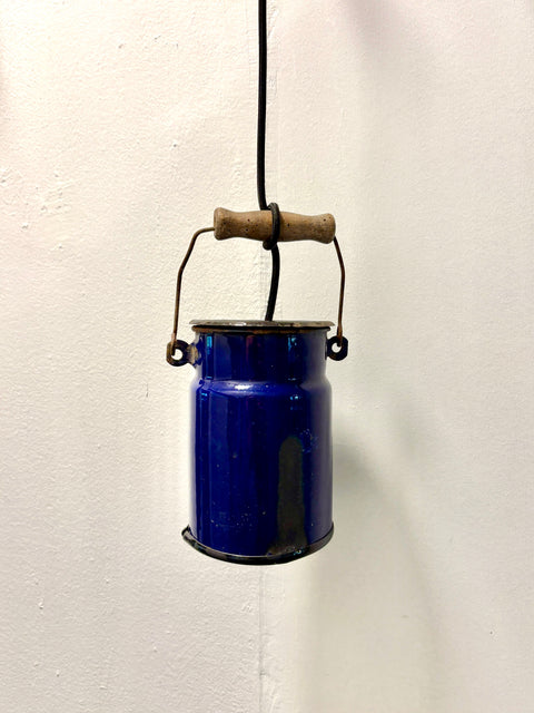 Hängeleuchte aus Emaille-Milchkanne – Dunkelblau, Upcycling-Design klein - Weingärtners Genusshandwerk