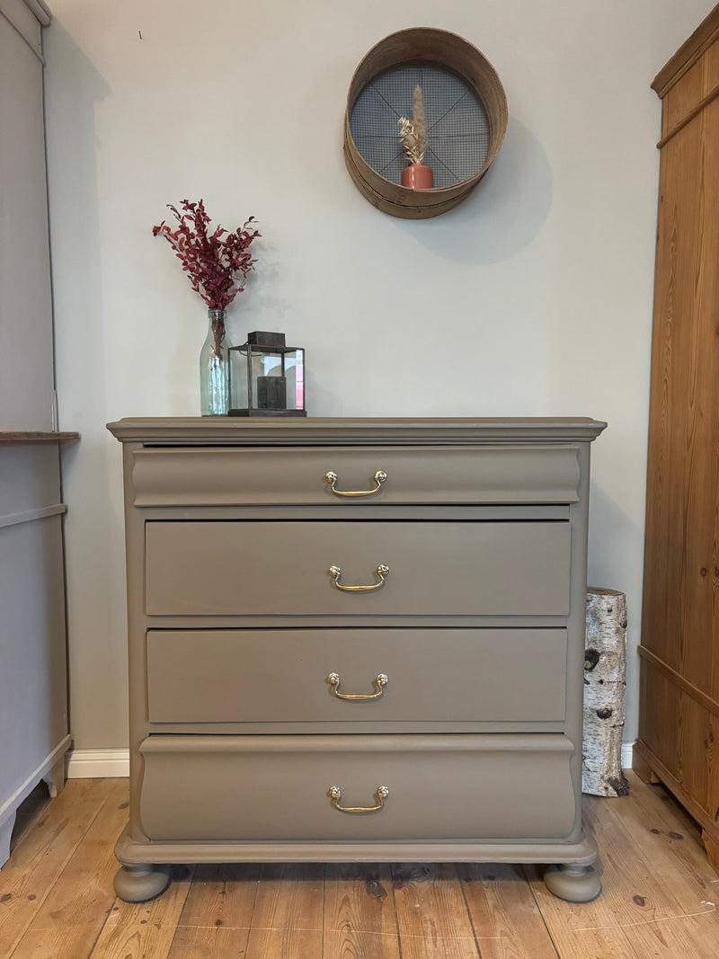 Antike Vintage Kommode | Kreidefarbe Drab (braun-grün) - Weingärtners Genusshandwerk