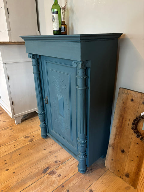 Antikes kleines Vertiko | Kreidefarbe Baronesse (Blau-grün)