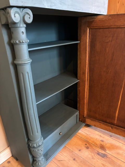 Antikes kleines Vertiko | Kreidefarbe Baronesse (Blau-grün)