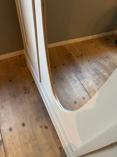 Dreitüriger Dänischer Vintage Kleiderschrank mit Spiegel | Sandy Grey (grau-beige)