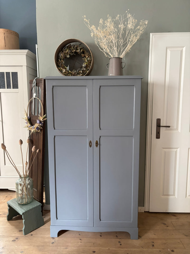 Vintage Weichholz-Schrank  Hampton Grey (blau-grau)