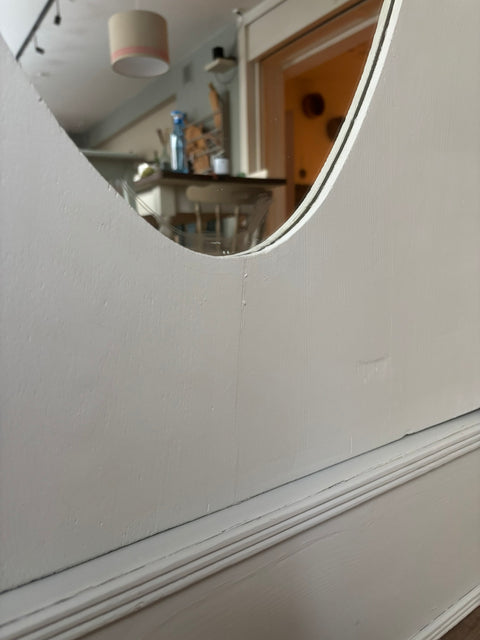 Dreitüriger dänischer Vintage Kleiderschrank mit Spiegel in Sandy Grey, graubeige, aus Holz, stilvoll und robust.