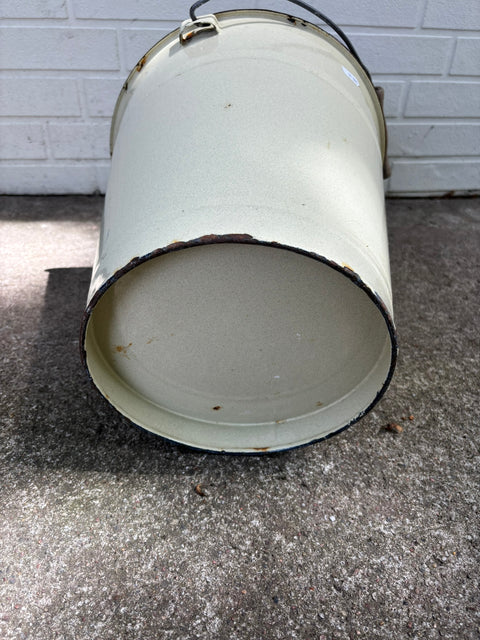 Alter Emaille Eimer Creme/Beige