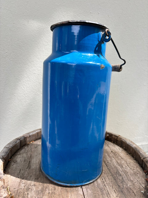 Alte Emaille Milchkanne Dunkelblau mit Deckel #2 (Ø16,5 × 34 cm)