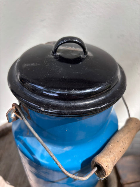 Alte Emaille Milchkanne Dunkelblau mit Deckel #3 (Ø16 × 35 cm)