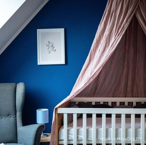 Farbe 1001 Nacht 080 von Anna von Mangoldt, zeigt lebendige Farbnuancen in einer Textilprobe.