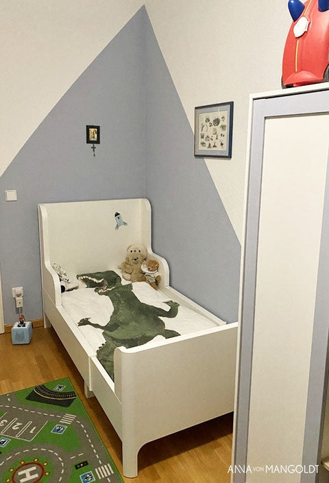 Farbmuster Madrai 133 von Anna von Mangoldt, detailreiche Textur und lebendige Farbtöne, auf Bild sichtbar.