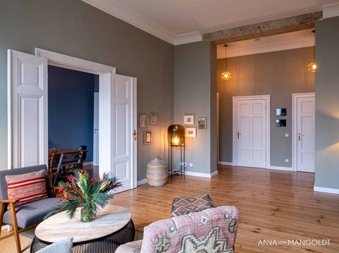 Tamino 014 Farbe by Anna von Mangoldt, showcasing a vibrant color swatch in a well-lit setting.