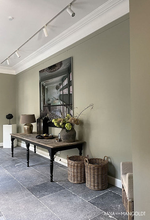 Tamino 014 Farbe by Anna von Mangoldt, showcasing a vibrant color swatch with a smooth texture and rich hue.