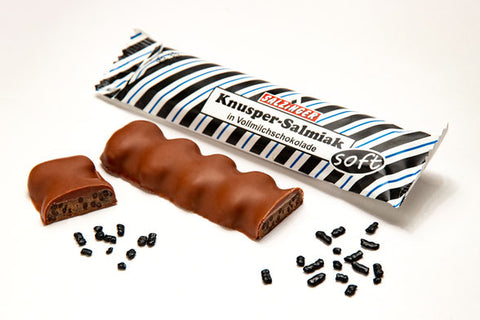 Zartbitter Salzinger Knusper Salmiak Riegel aus Lakritz, 50g, gebrochene Stücke mit knuspriger Salmiakfüllung.