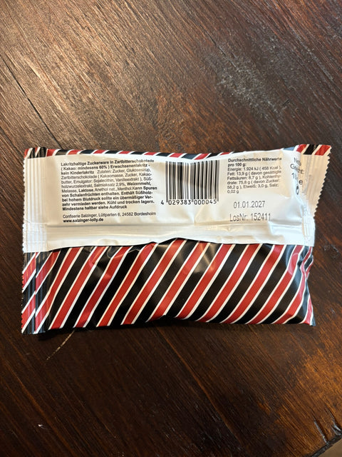 Zartbitter Salmiak Lakritz Brocken von Salzinger, 100g, mit dunkler Schokoladenüberzug und salzigem Salmiak-Geschmack.