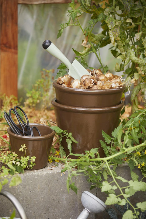 Große handgeschmiedete Schere von Ib Laursen, robustes Werkzeug zum Schneiden von Gartengewächsen oder Bastelmaterial.